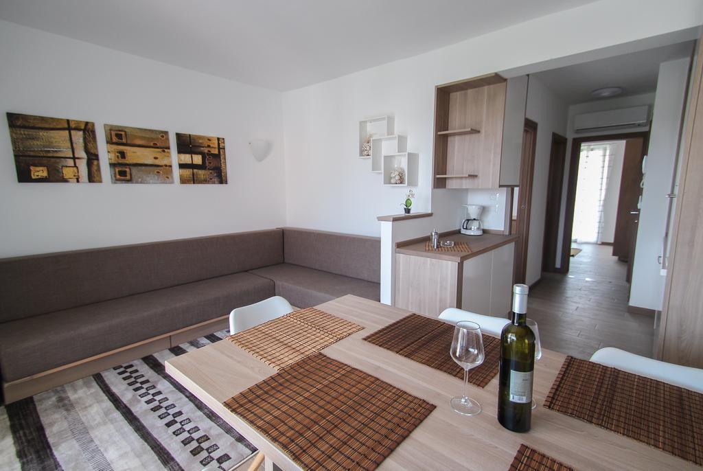 Apartments Villa Rivarella Novigrad Istria 객실 사진