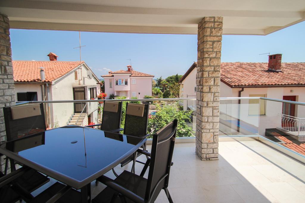 Apartments Villa Rivarella Novigrad Istria 객실 사진
