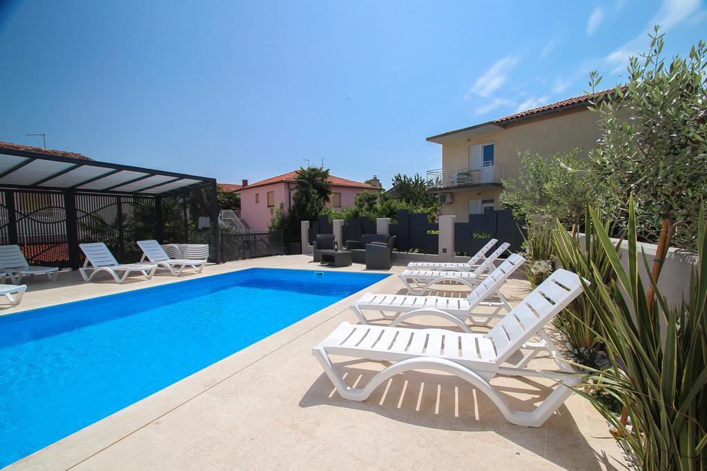Apartments Villa Rivarella Novigrad Istria 객실 사진